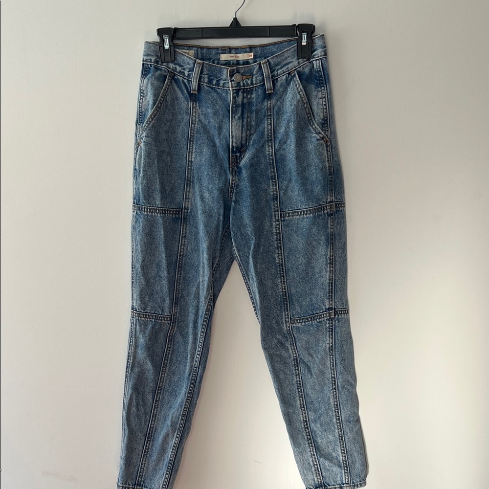 Mom jeans, Levi’s size 26. Brown tag.